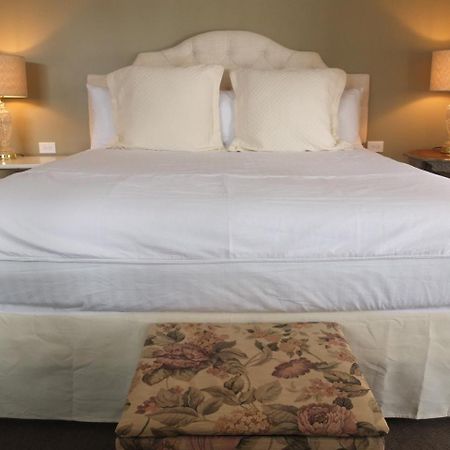 The English Inn Eaton Rapids Екстер'єр фото