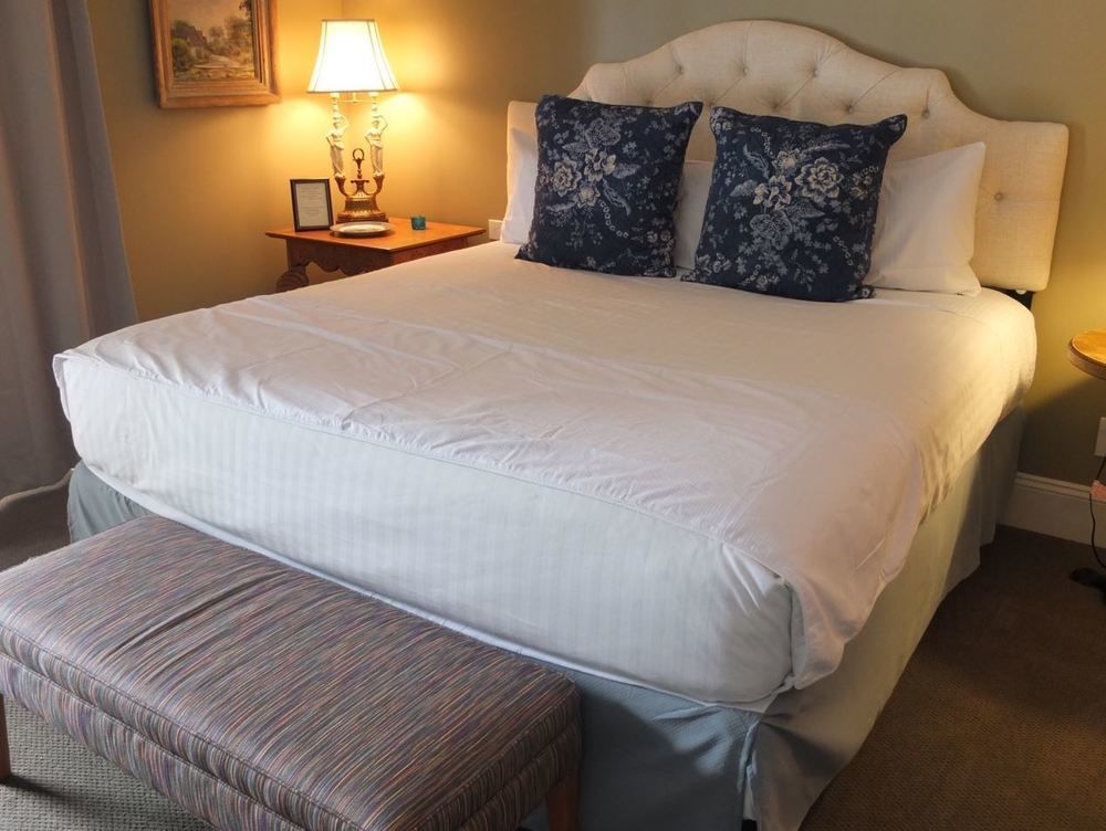 The English Inn Eaton Rapids Екстер'єр фото